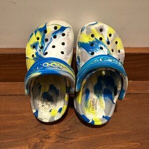 Toddler Crocs marble tie dye Blue and Yellow slip on clog crocs beach water C5